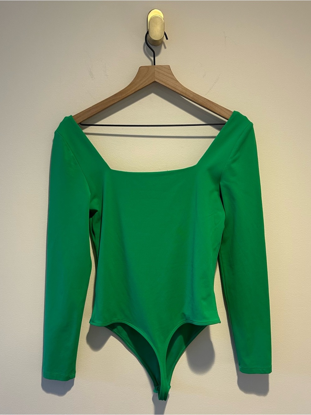 Babaton Aritzia Bodysuit Bright Green Long-Sleeve Square Neck Thong Stretch - Picture 3 of 5